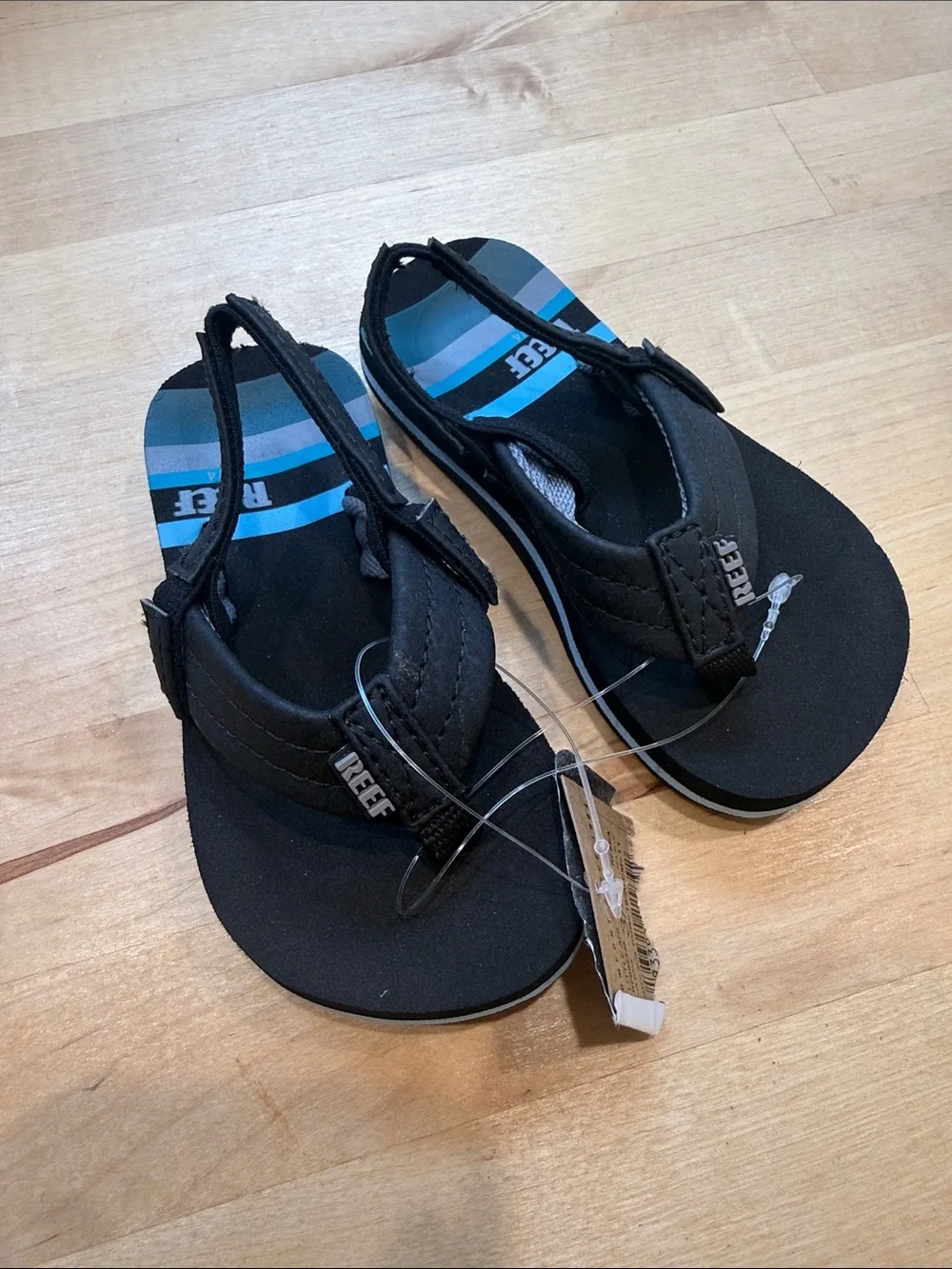 Reef Kids Black Flip Sandals with Blue Stripe Accents Size 3/4